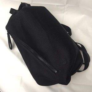 💯 Authentic Lululemon Fast Track Bag 3L